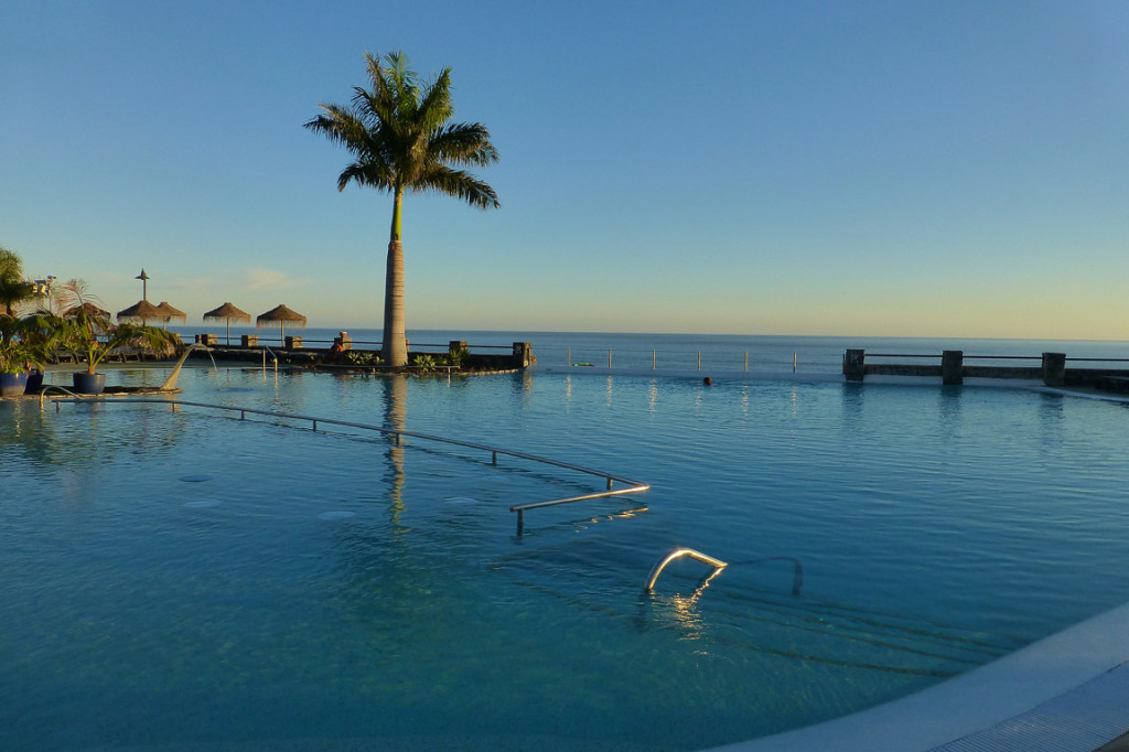 The unheated free-form pool at El Balcòn de Sta Ana